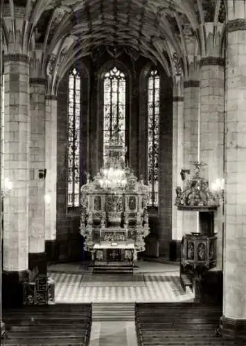 Ak Pirna an der Elbe, St. Marienkirche, Innenansicht, Altar, Kanzel, Hallenkirche