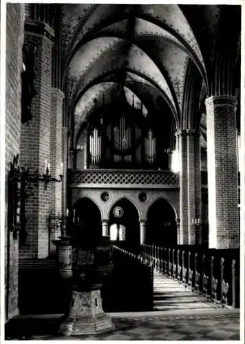 Ak Parchim in Mecklenburg, Georgenkirche, Innenansicht, Orgel, Taufbecken