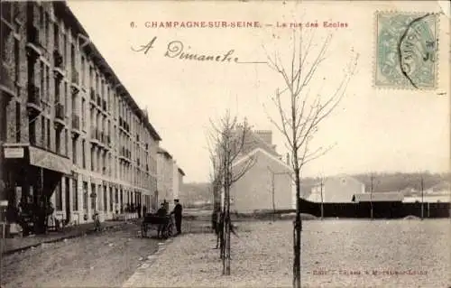 Ak Champagne sur Seine Seine et Marne, La Rue des Ecoles