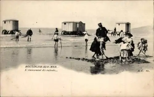 Ak Boulogne sur Mer Pas de Calais, Strand, Kinderspaß