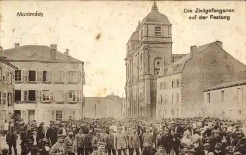 Ak Montmédy Lothringen Meuse, Zivilgefangene auf der Festung