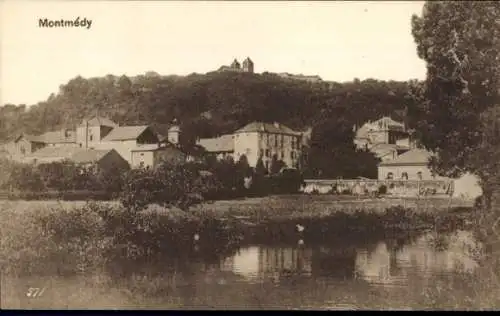 Ak Montmédy Lothringen Meuse, Ort vom Wasser aus gesehen