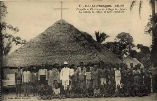 Ak Balois Französisch Kongo, Gruppenbild Einheimischer vor der Kapelle