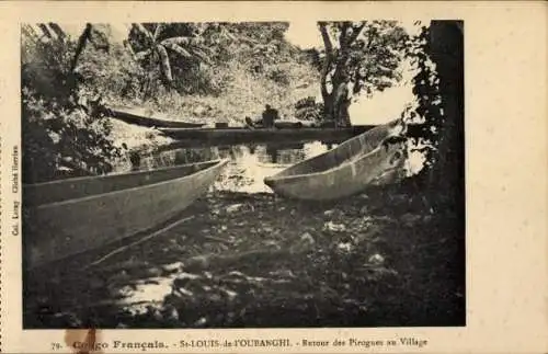 Ak Saint Louis de l'Oubanghi Franz. Kongo, Retour des Pirogues au Village