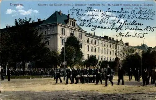 Ak Dresden Neustadt, Kaserne des Königl. Sächs. 2. Grenadier Regiments Nr. 101, Aufziehen der Wache