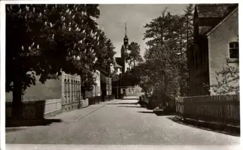 Foto Ak Stenn Lichtentanne in Sachsen, Straßenansicht, Kirche