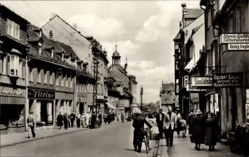 Ak Glauchau in Sachsen, Dr.-Friedrichs-Straße, Geschäfte, HO Vitrine, Optiker Engler, Passanten