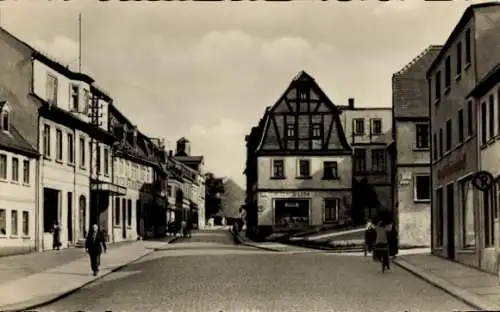 Ak Meerane in Sachsen, August Bebel Straße, Konsum, Passanten