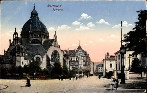 Judaika Ak Dortmund im Ruhrgebiet, Straßenpartie an der Synagoge, Passanten