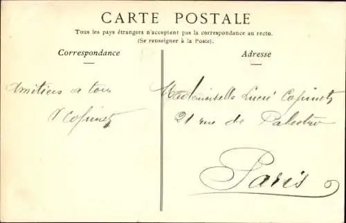 Ak Arras Pas de Calais, Place Victor Hugo auf einem Tagesspaziergang