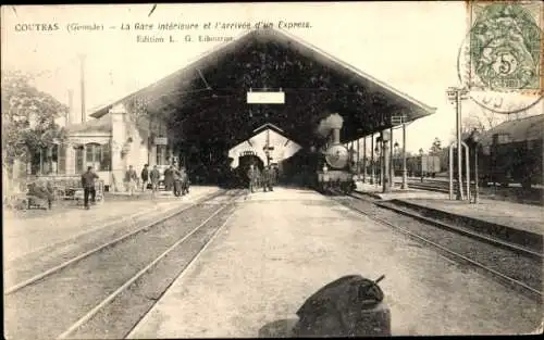 Ak Coutras-Gironde, Der Innenbahnhof und die Ankunft eines Expresszuges