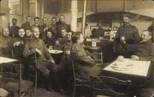 Foto Ak Bruxelles Brüssel, Deutsche Soldaten in Uniformen, I WK