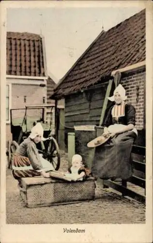 Ak Volendam Nordholland Niederlande, Mutter mt Kindern, Tracht