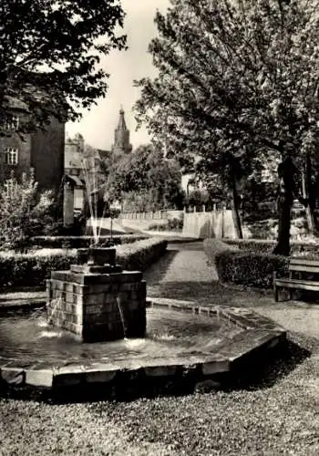 Ak Weida in Thüringen, Semmelweispark, Teilansicht, Brunnen