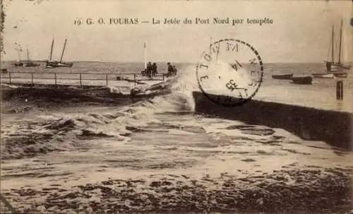 Ak Fouras Charente Maritime, La Jetee du Port Nord par tempete