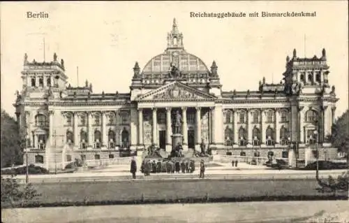 Ak Berlin Tiergarten, Reichstagsgebäude, Bismarckdenkmal