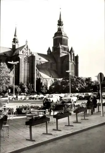 Ak Stralsund in Vorpommern, Marienkirche, Außenansicht vom Leninplatz