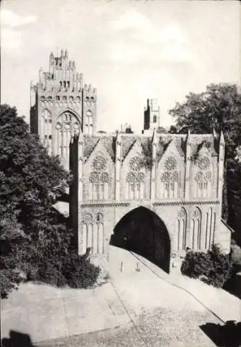 Ak Neubrandenburg in Mecklenburg, Treptower Tor