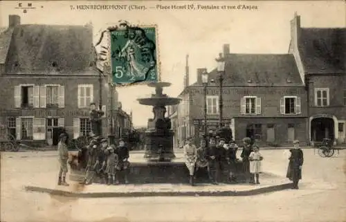 Ak Henrichemont Cher, Place Henri IV, Fontaine et rue d'Anjou