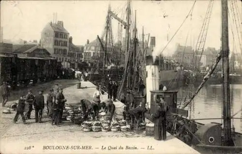 Ak Boulogne sur Mer Pas de Calais, Quai du Bassin