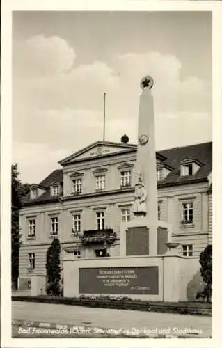 Ak Bad Freienwalde an der Oder, Sowjetisches Denkmal, Stadthaus