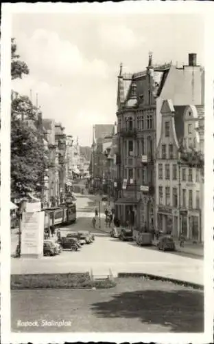 Ak Hansestadt Rostock, Stalinplatz, Denkmal, Straßenbahn