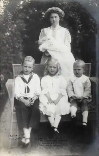 Ak Herzogin Viktoria Adelheid von Sachsen Coburg Gotha, Erbprinz Johann Leopold, Prinz Hubertus