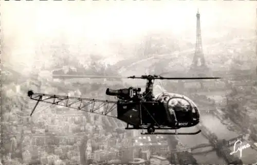 Ak Paris VII., Eiffelturm, Hubschrauber