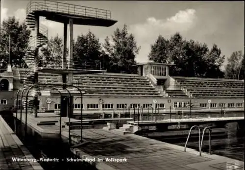 Ak Piesteritz Lutherstadt Wittenberg, Schwimmbad im Volkspark