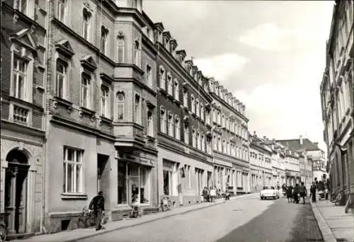 Ak Zwönitz im Erzgebirge Sachsen, Bahnhofstraße, Süßwarengeschäft, Schuhhaus, Fahnen