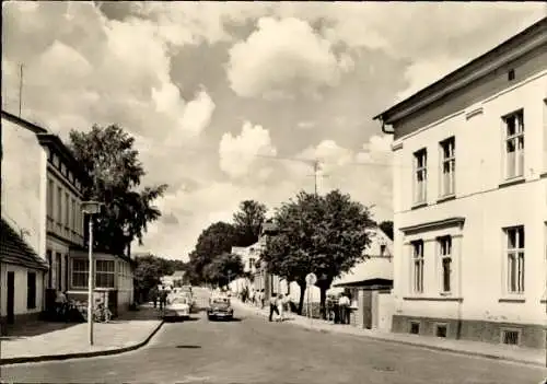 Ak Feldberg in Mecklenburg, Strelitzer Straße, Autos