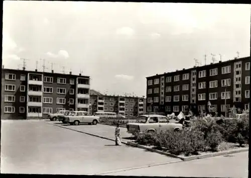 Ak Kahla in Thüringen, Neubauten, Autos, Trabant, Parkplatz