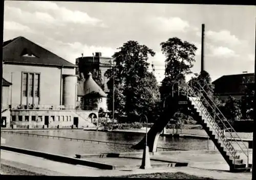 Ak Döbeln in Sachsen, Stadtbad und Hallenbad, Rutsche