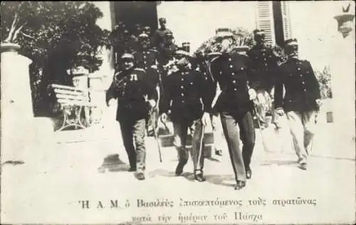 Foto Ak König von Griechenland besucht eine Kaserne