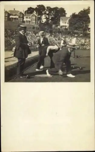 Foto Ak Männer spielen Boule