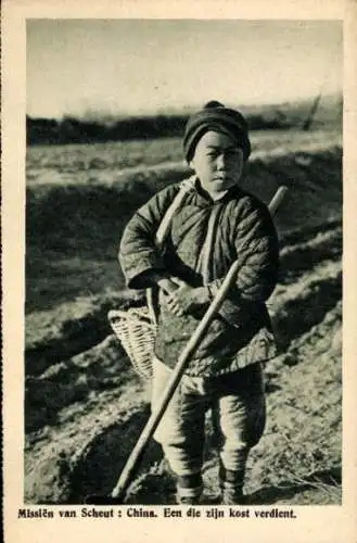 Ak China, Missien van Scheut, Junge auf dem Feld