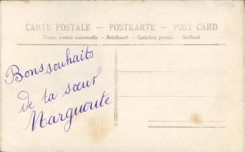 Ak Glückwunsch Neujahr, Mädchen schaut aus einem Briefkasten, Fotomontage
