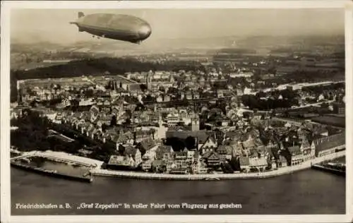 Ak Friedrichshafen Bodensee, Blick auf Luftschiff Graf Zeppelin in voller Fahrt vom Flugzeug gesehen