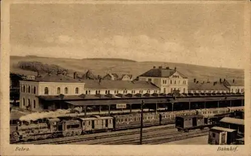 Ak Bebra an der Fulda in Hessen, Bahnhof mit Lokomotive