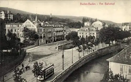 Ak Baden Baden am Schwarzwald, Am Bahnhof, Straßenbahn