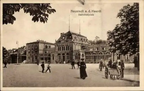 Ak Neustadt an der Weinstraße, Bahnhofsplatz