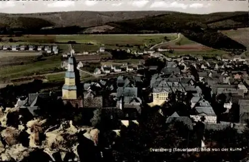 Ak Eversberg Meschede im Sauerland, Blick von der Ruine, Gesamtansicht