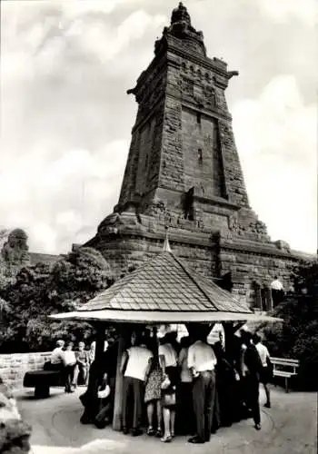 Ak Steinthaleben Kyffhäuserland in Thüringen, Kyffhäuser, Denkmal, Brunnen