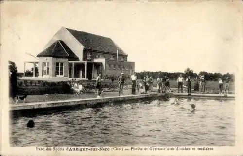 Ak Aubigny sur Nère Cher, Schwimmbad und Fitnessstudio mit Duschen und Umkleideräumen