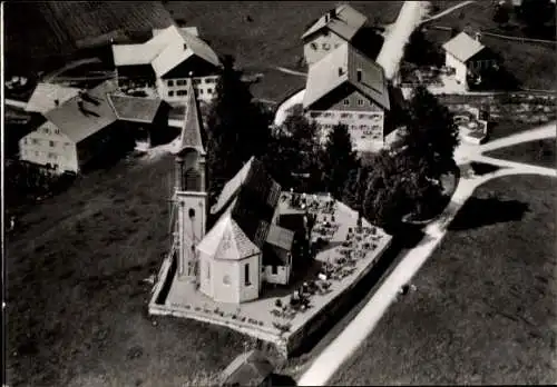 Ak Akams Immenstadt im Allgäu Schwaben, Fliegeraufnahme der Kirche