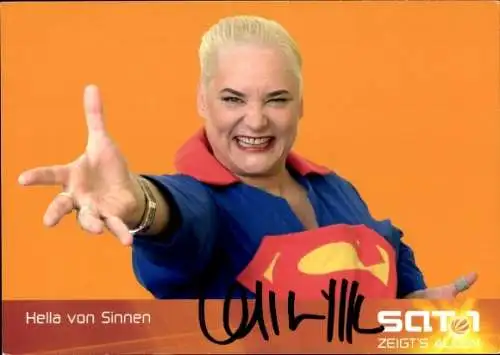 Ak Schauspielerin Hella von Sinnen, Portrait, Superman Kostüm, Autogramm, SAT 1, Genial daneben