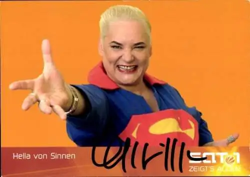 Ak Schauspielerin Hella von Sinnen, Portrait, Superman Kostüm, Autogramm, SAT 1, Genial daneben