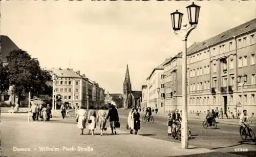 Ak Dessau in Sachsen Anhalt, Wilhelm Pieck Straße, Kirche