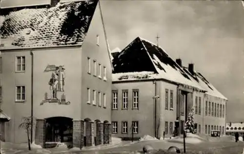 Ak Johanngeorgenstadt im Erzgebirge, Neustadt, Kulturhaus Karl Marx, Winter