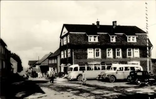 Ak Masserberg in Thüringen, Busse am Erholungsheim VEB Jenaer Glaswerke Schott & Gen.